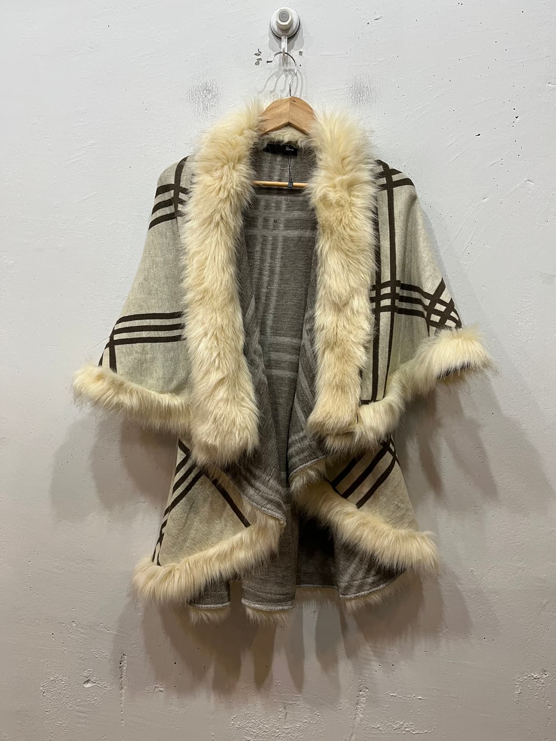 Riana JPN 퍼 트리밍 케이프 상품이미지1