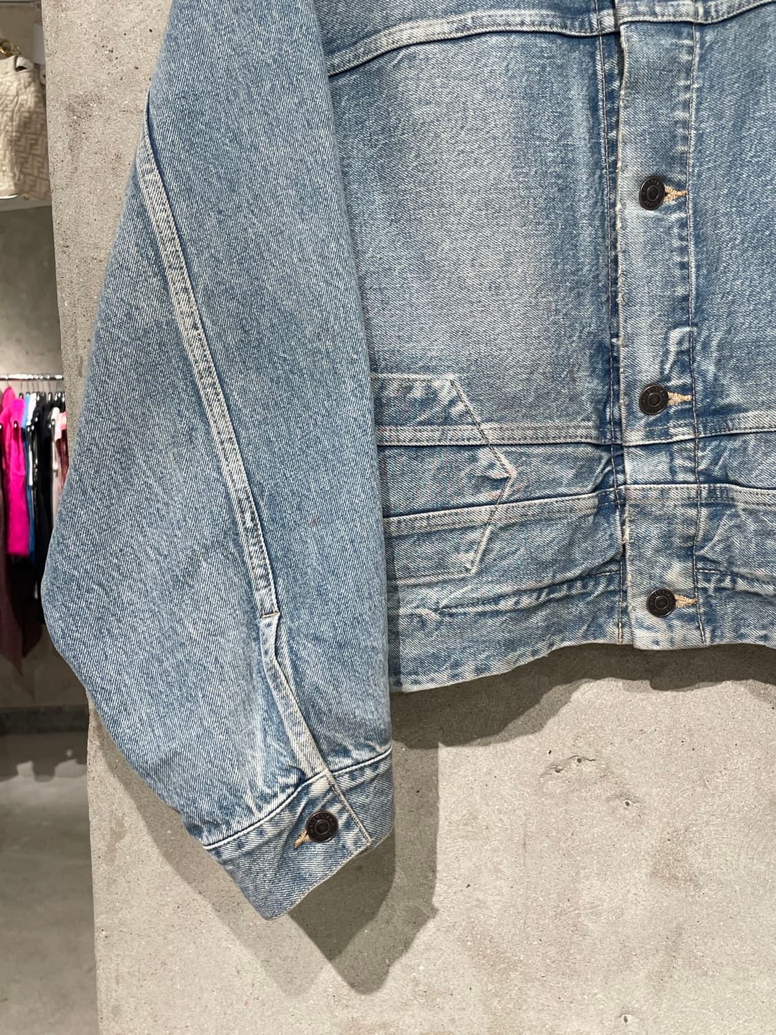 발렌시아가 연청 업사이드 다운 데님 자켓 상품이미지4