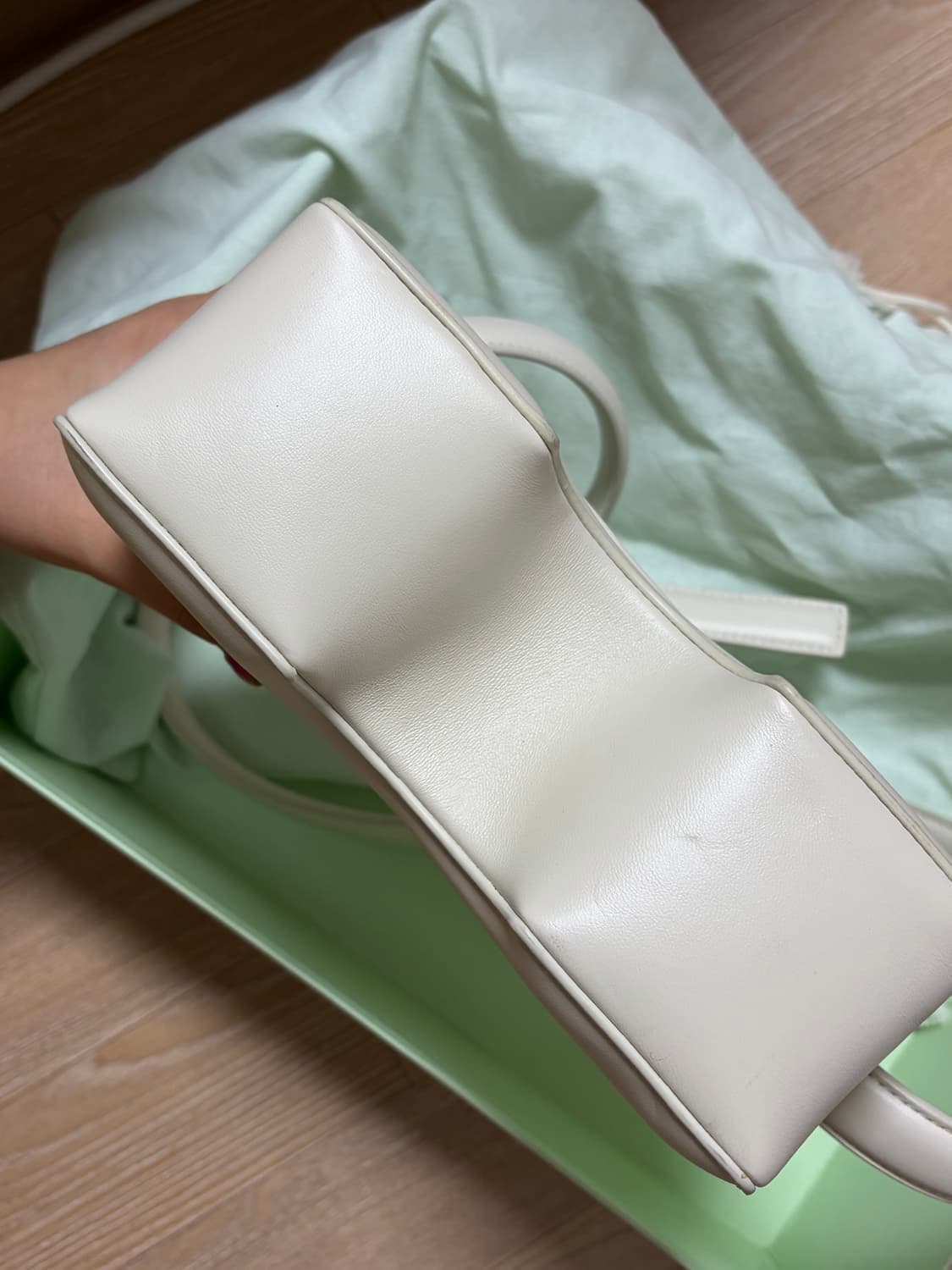 오프화이트 버로우22 스무스 레더 숄더백 상품이미지4