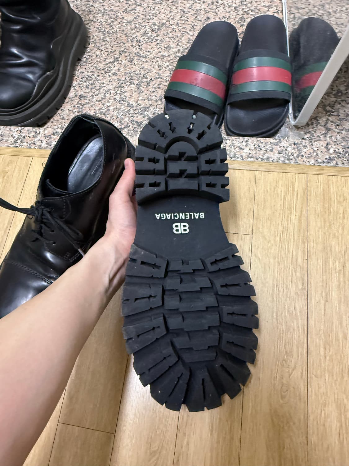 [42-43] 발렌시아가 트랙터 더비 샘플 상품이미지5
