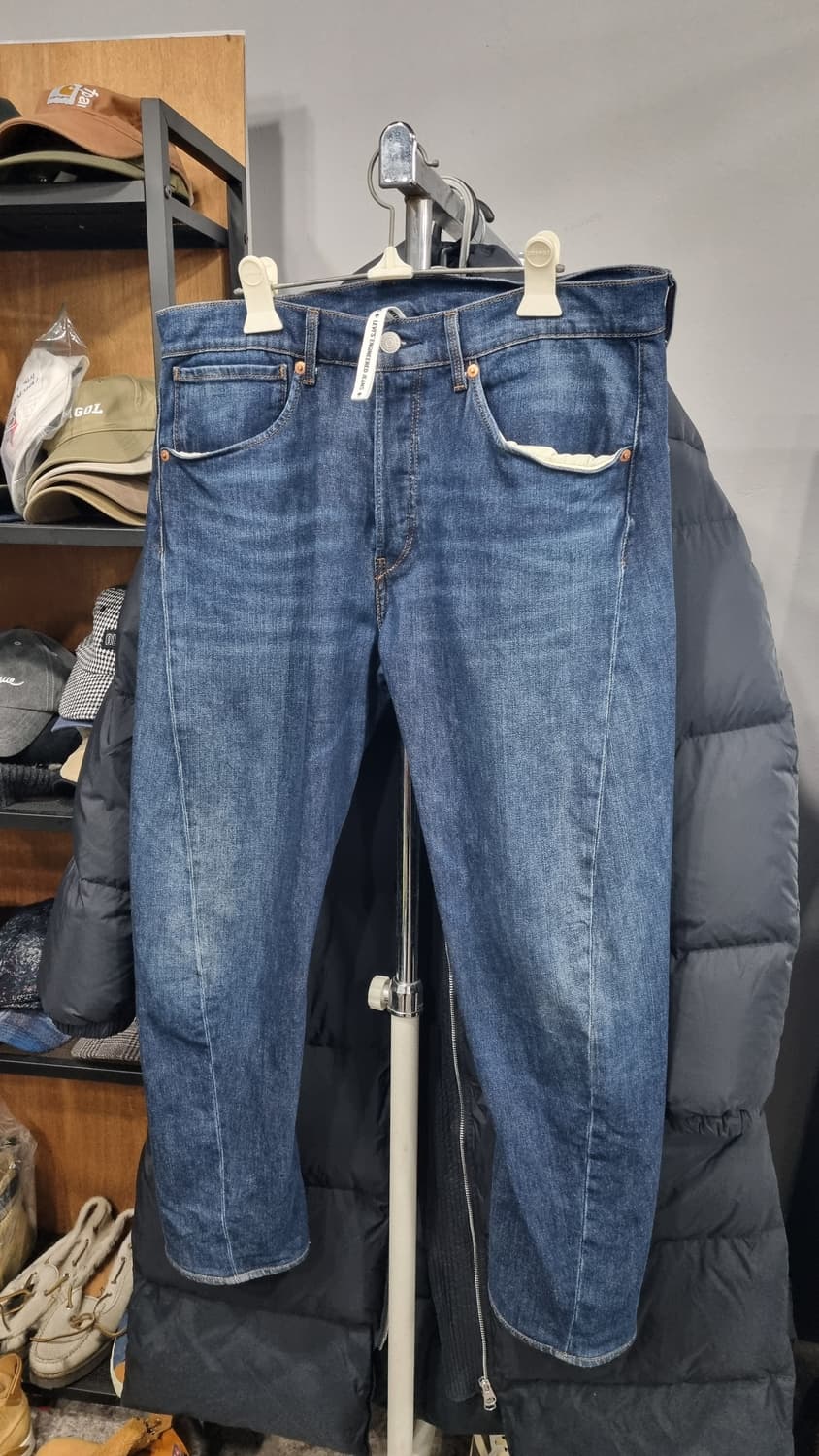 ((리바이스502 LEJ)) 커브드 데님팬츠 허리33~34(허리반품44) 상품이미지1