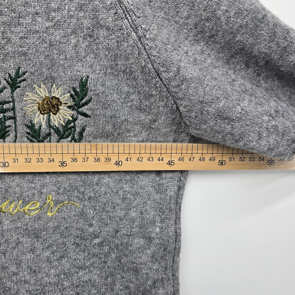 선플라워 자수 회색 스웨터 FREE 상품이미지6