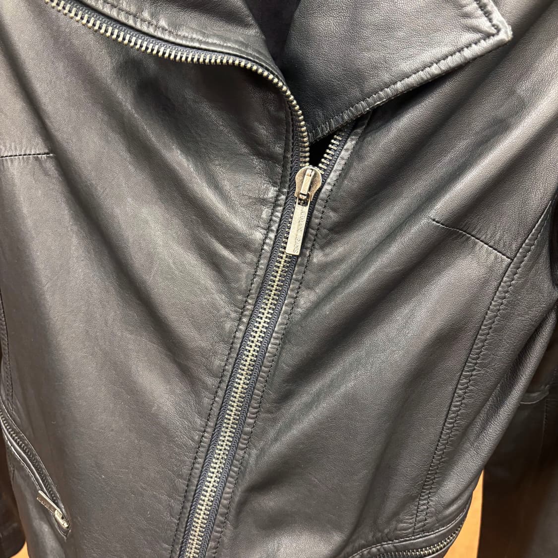 아르마니 진스 레더 자켓 투웨이 클로징 소매 지퍼 디테일 슬림핏 블랙 상품이미지6