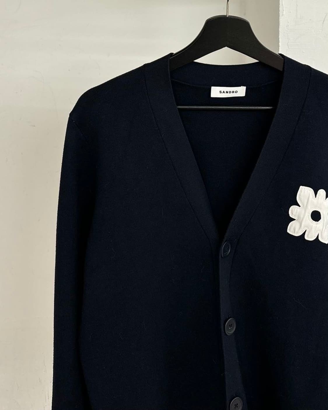산드로 네이비 블루 플라워 패치 가디건 상품이미지3
