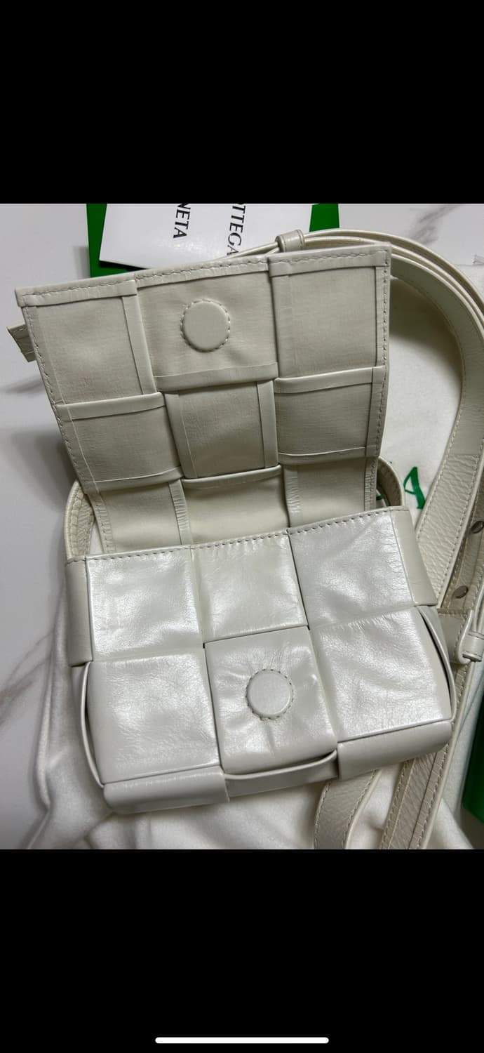 보테가베네타 미니카세트백 카프스킨 상품이미지3