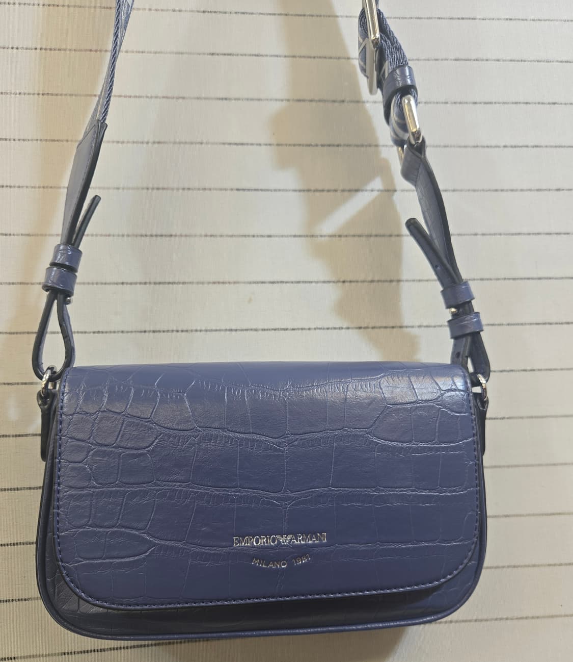 엠포리오 아르마니 크로크다일 패턴미니 플랩백 플라스백 연보라 상품이미지2