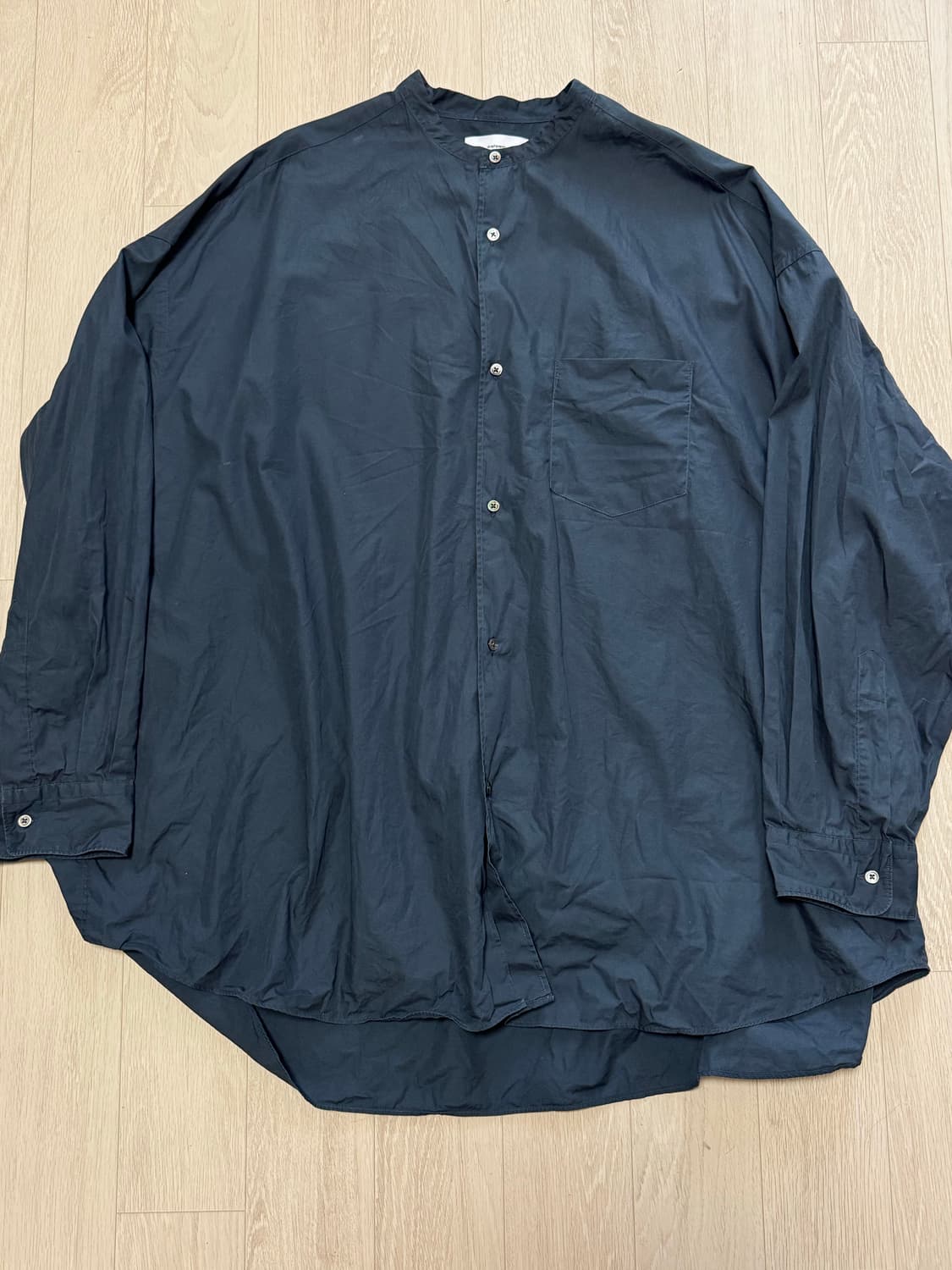 그라프페이퍼 오버사이즈 밴드카라 셔츠 네이비 2사이즈 상품이미지1