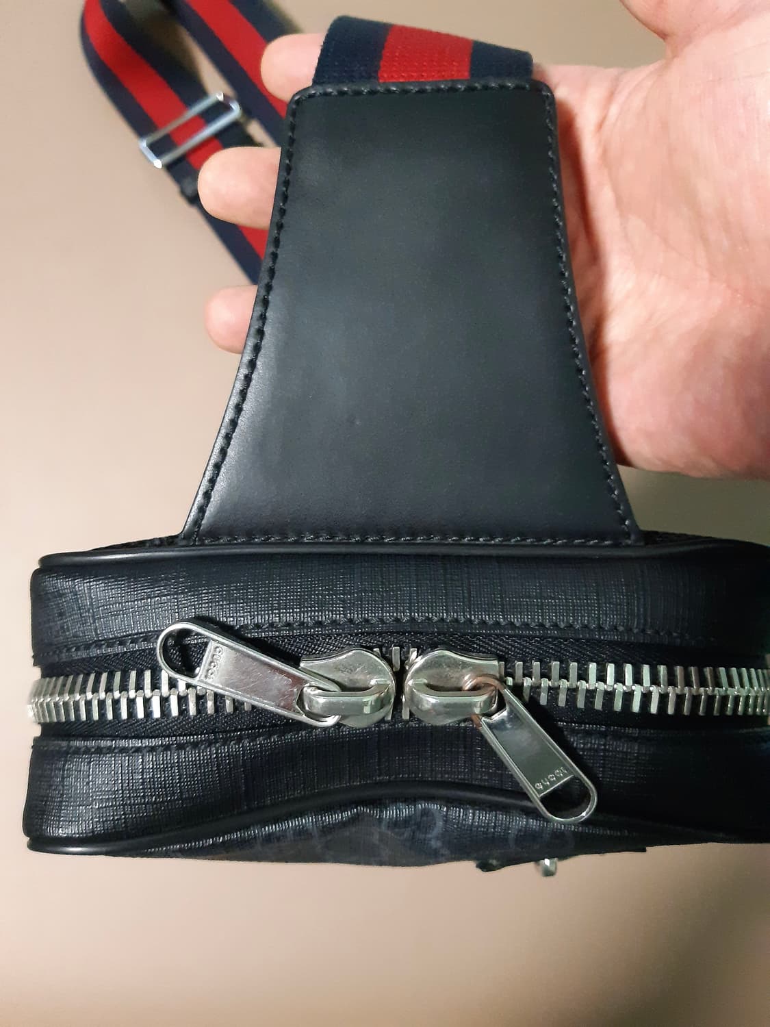 구찌 가방 GG수프림 슬링백팩 상품이미지5