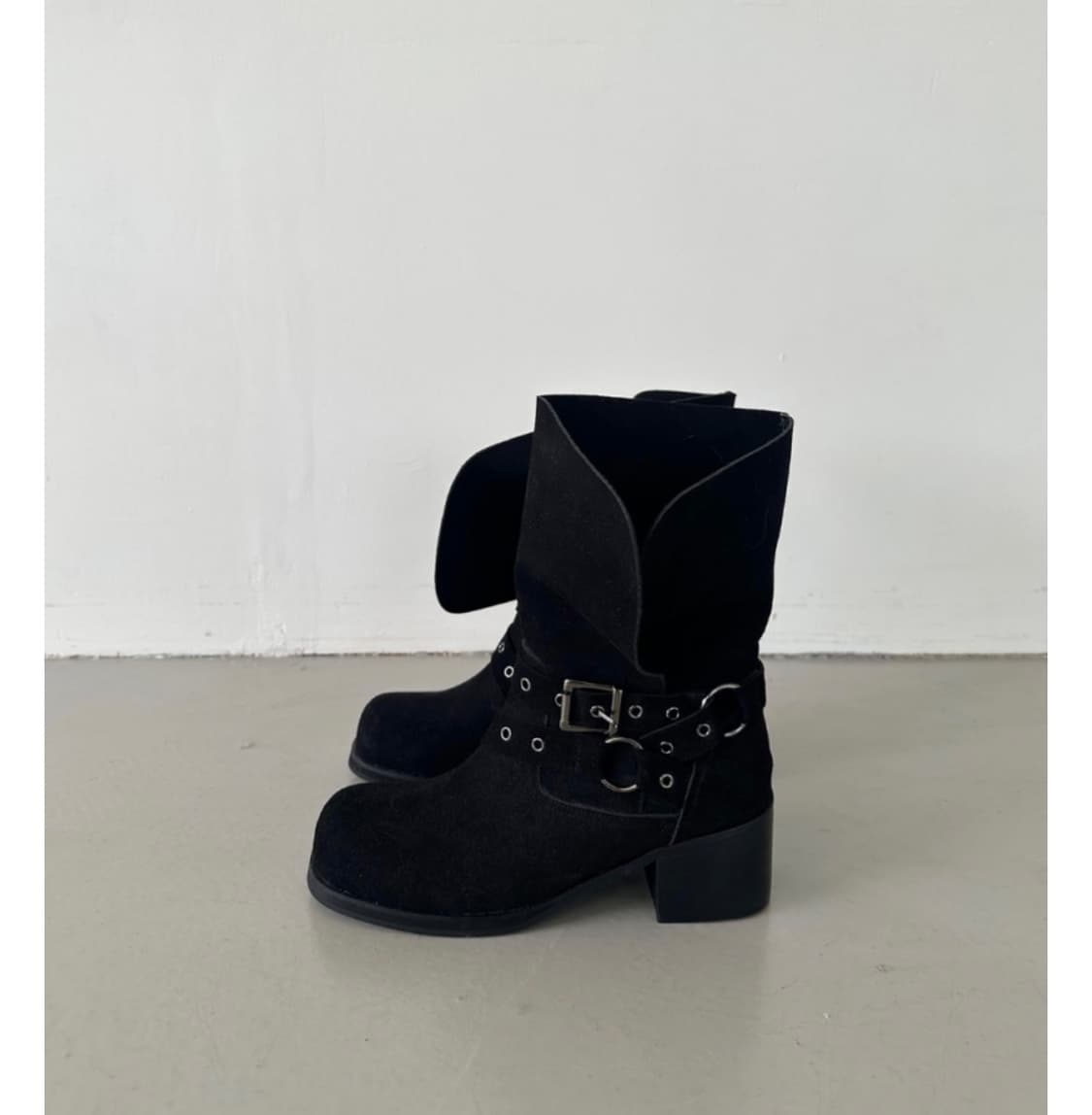 이너뮤트 스웨이드 버클 미들부츠 상품이미지2