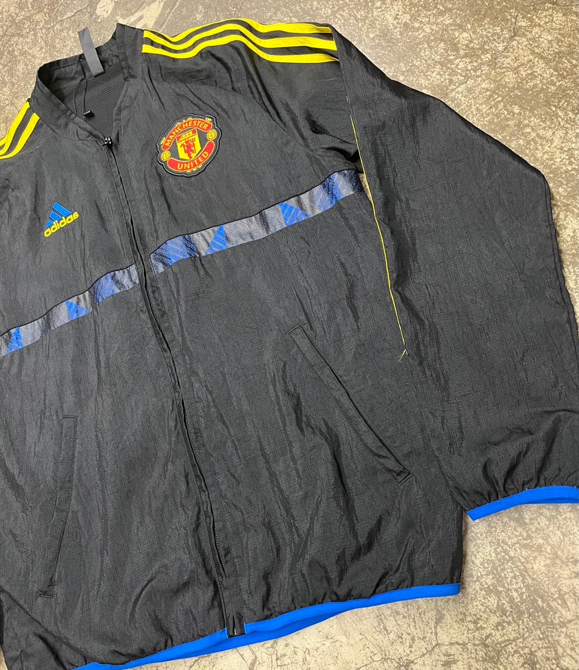 아디다스 맨유 빅로고 바람막이 상품이미지3