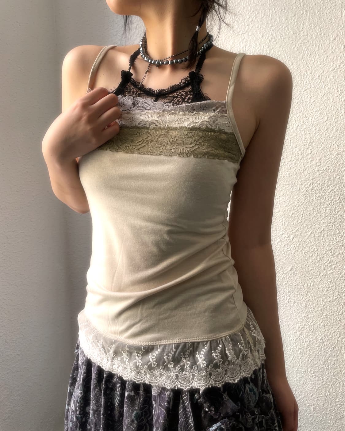 Beige lace point sleeveless 상품이미지1