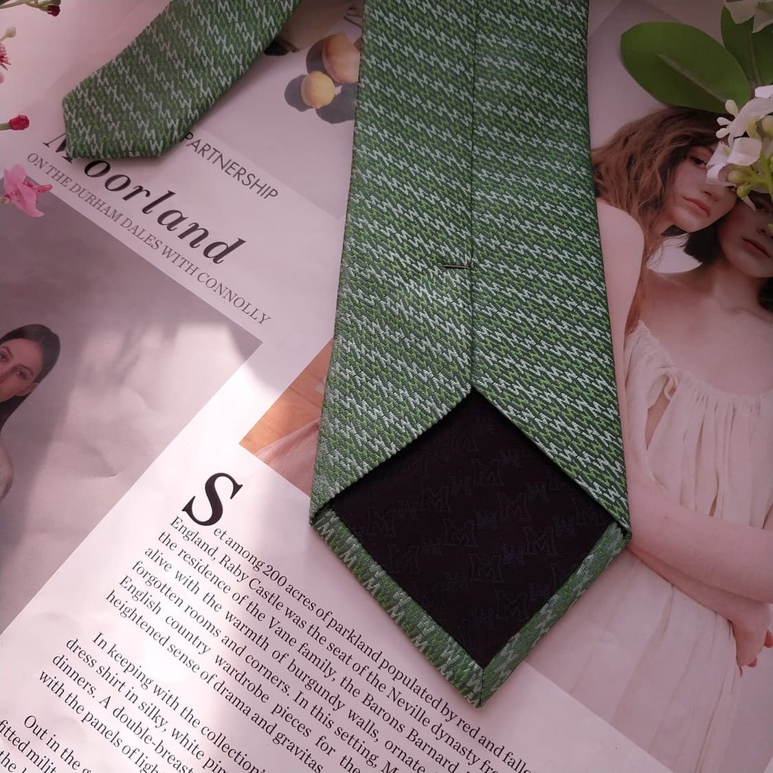 메트로시티 실크 그린 패턴 로고 넥타이 8.8cm A+등급 K1720
 상품이미지7