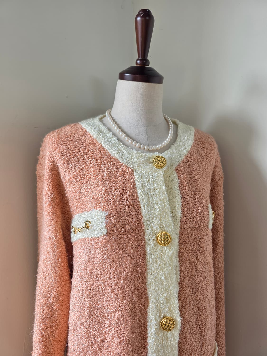 금장 버튼 부클 트위드 가디건 상품이미지1