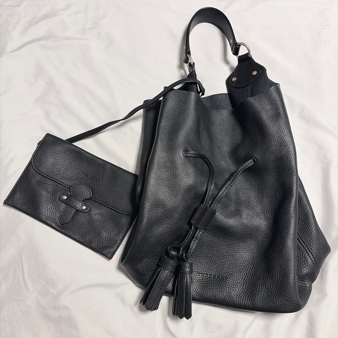 버버리 가죽 호보백 블랙 상품이미지1