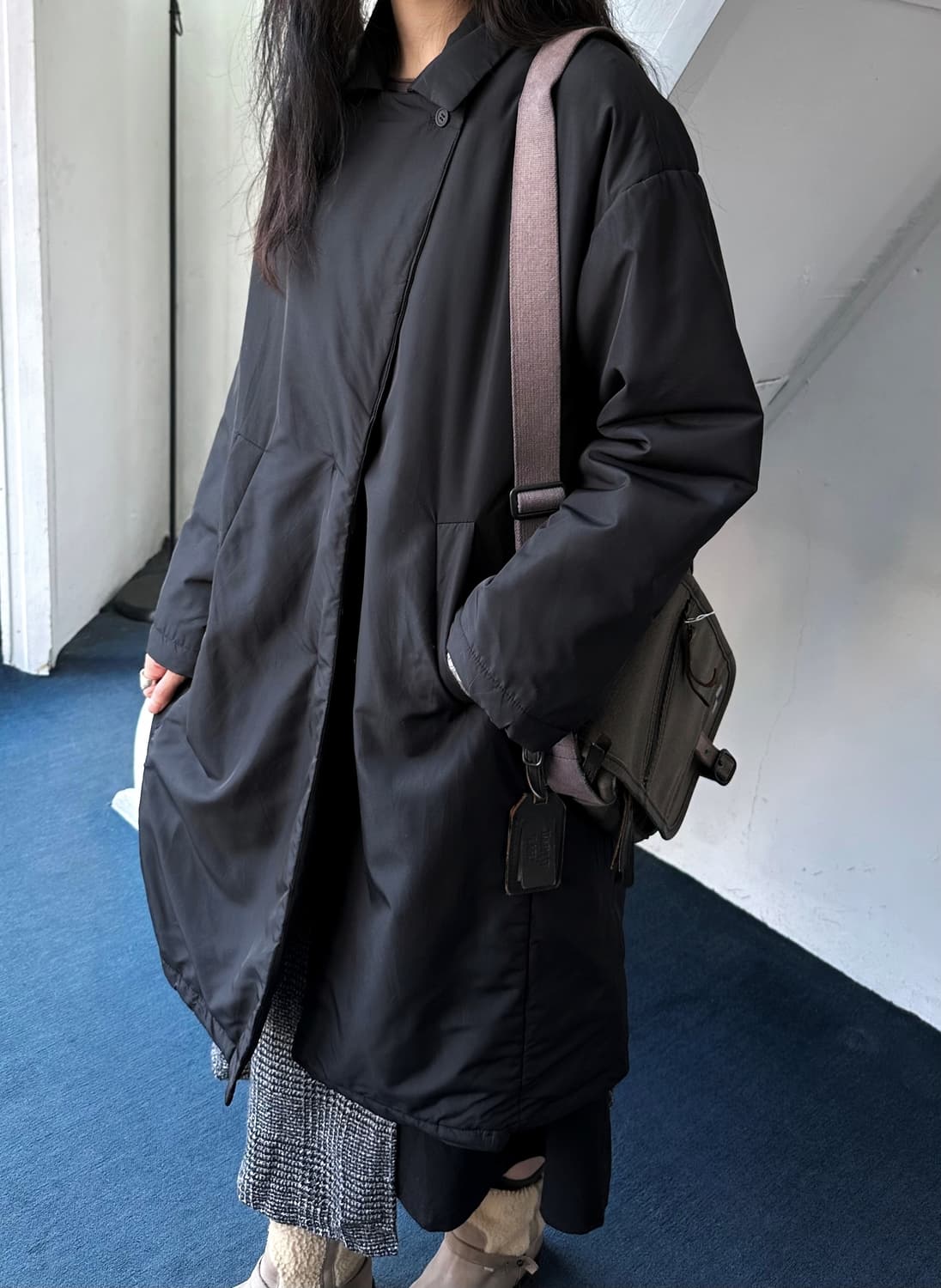 Padded wide silhouette chesterfield coat 상품이미지8