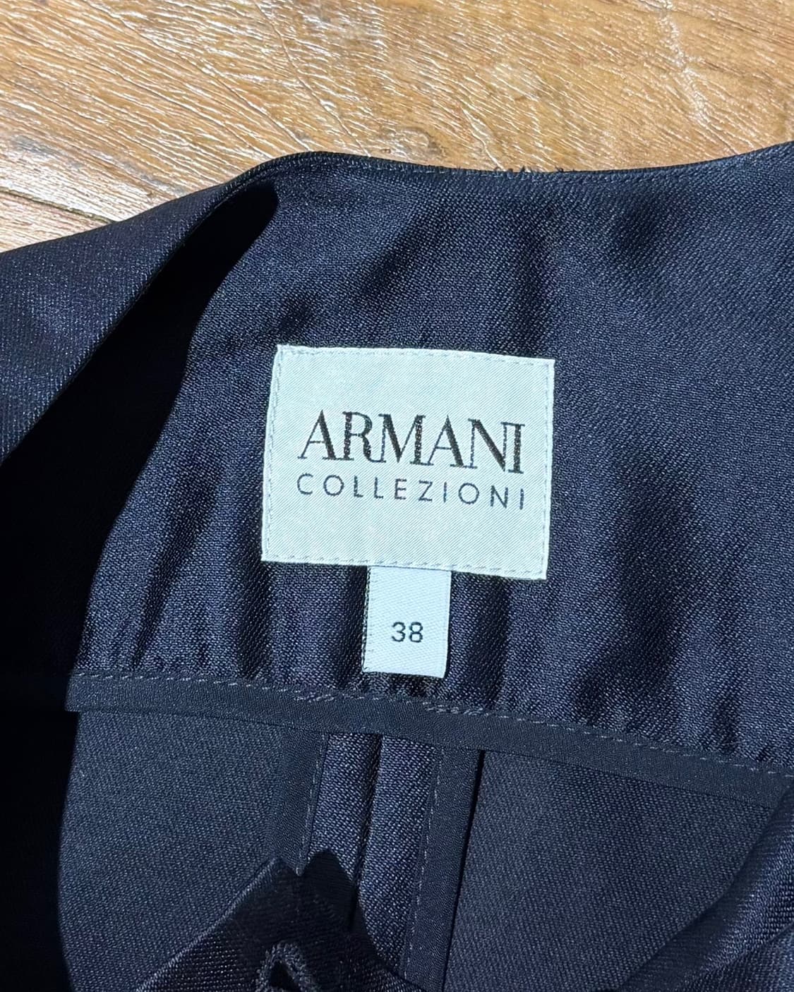 아르마니 꼴레지오니 네이비 퍼프슬리브 하프 탑 상품이미지7