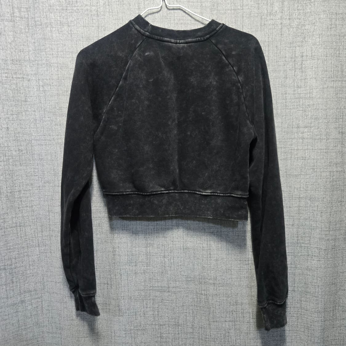 아디다스 기모  트레포일 블랙 워싱 크롭 맨투맨   상품이미지3