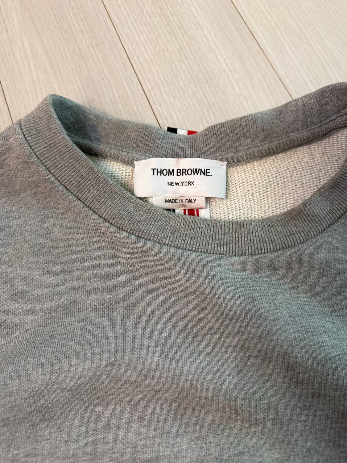 톰브라운 백삼선 그레이 맨투맨 2사이즈 상품이미지4