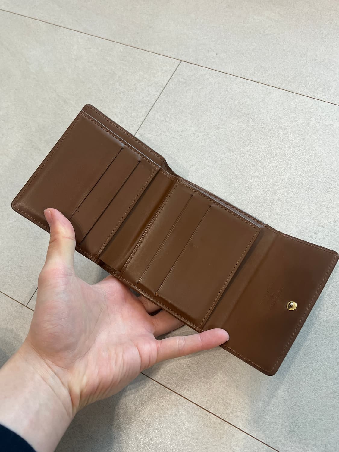 루이비통 모노그램 베르니스 반지갑 상품이미지3