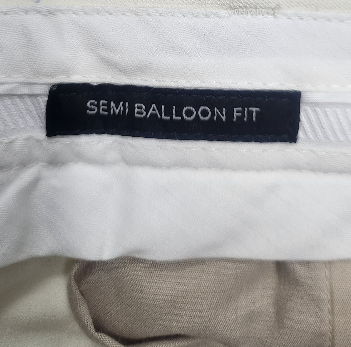 (새상품) 무탠다드 크림 쓰리턱 세미 벌룬 슬랙스 32 상품이미지3