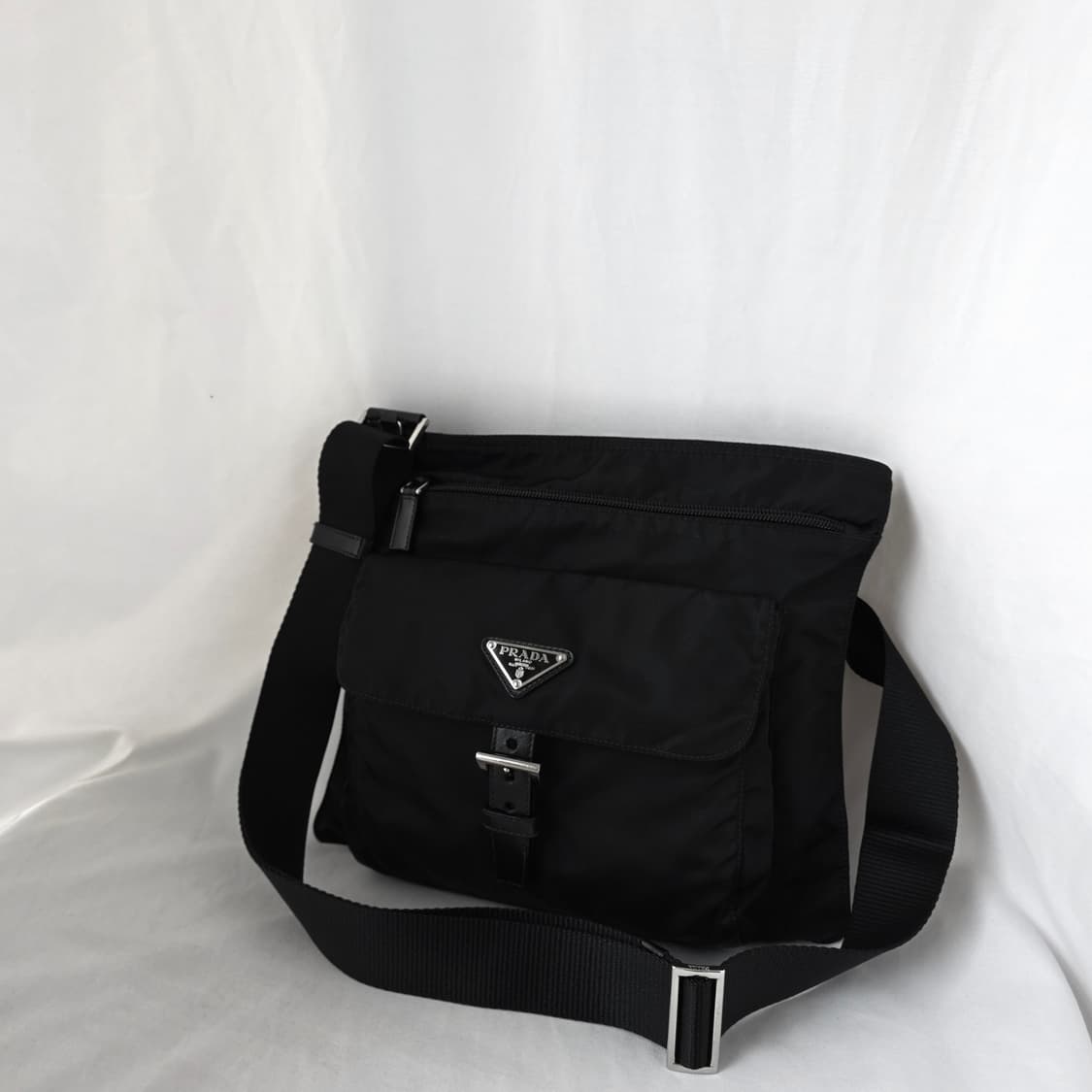 [정품 PRADA] 프라다 폴딩 투지퍼 포코노 나일론 크로스백 남녀공용 상품이미지1