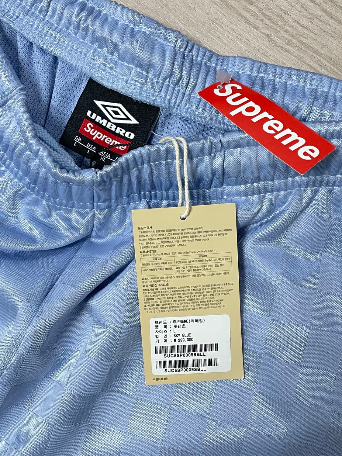 슈프림 x 엄브로 사커 쇼츠 반바지 라이트 블루 컬러 상품이미지7