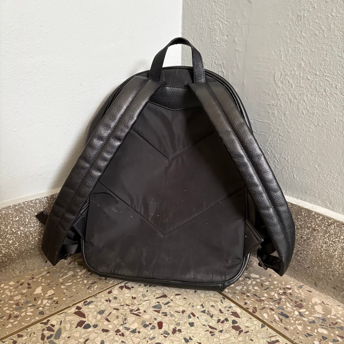 엠포리오 알마니 블랙 레더 백팩 상품이미지4