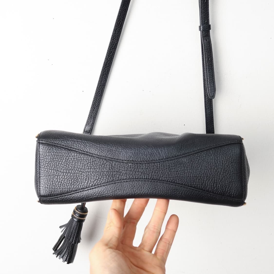 닥스 가죽 크로스백 상품이미지4