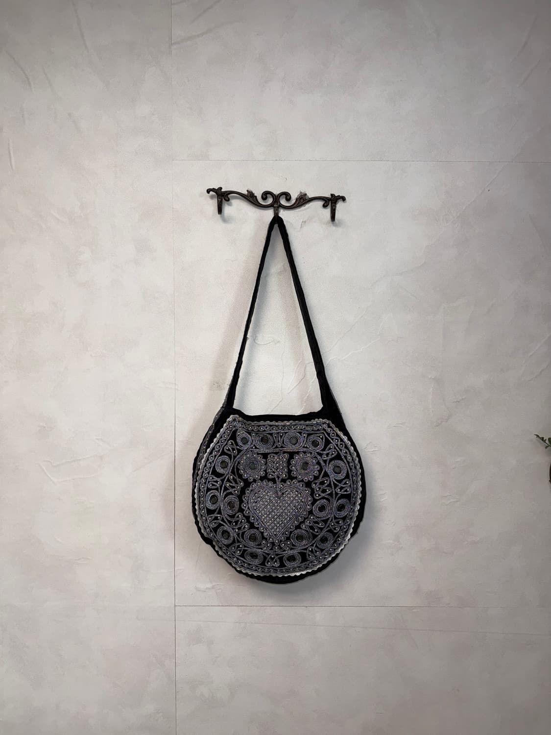 Black ethnic heart diamond beads bag 상품이미지1