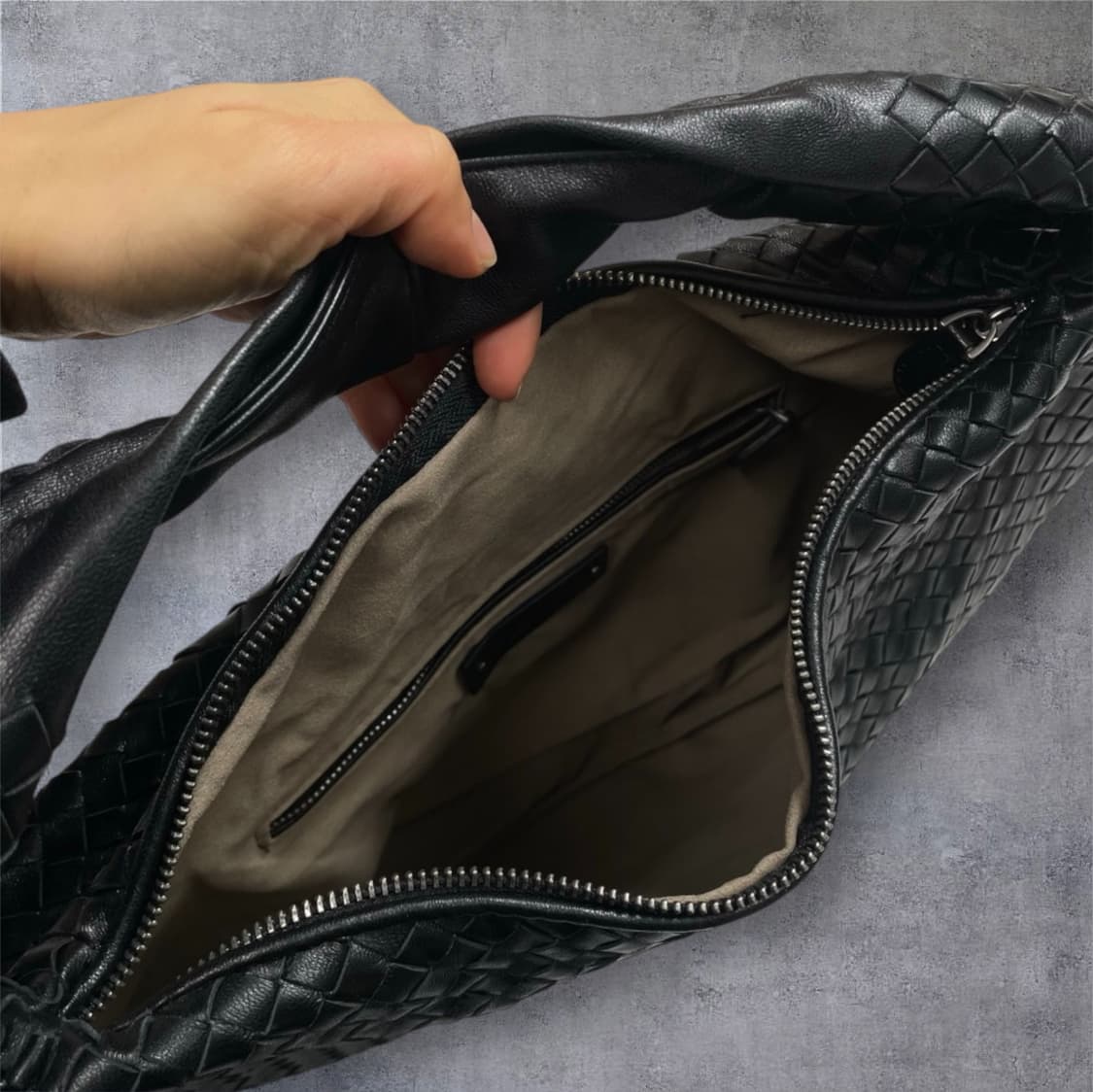 보테가베네타 Bottega Veneta 블랙 인트레치아토 호보 숄더백 상품이미지4