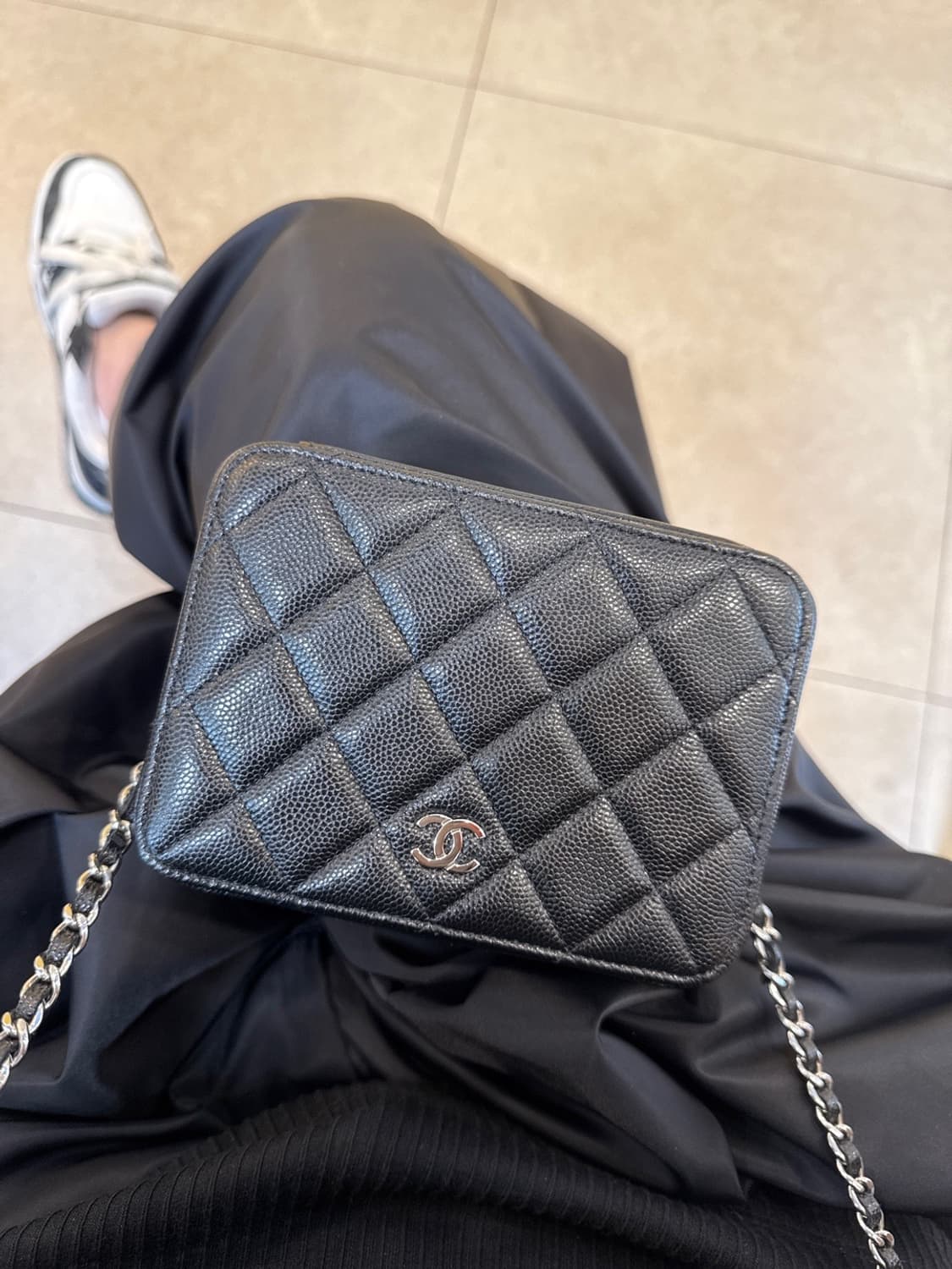 샤넬 체인 코스메틱 케이스 그레인드 카프스킨 & 실버 메탈 블랙 상품이미지3