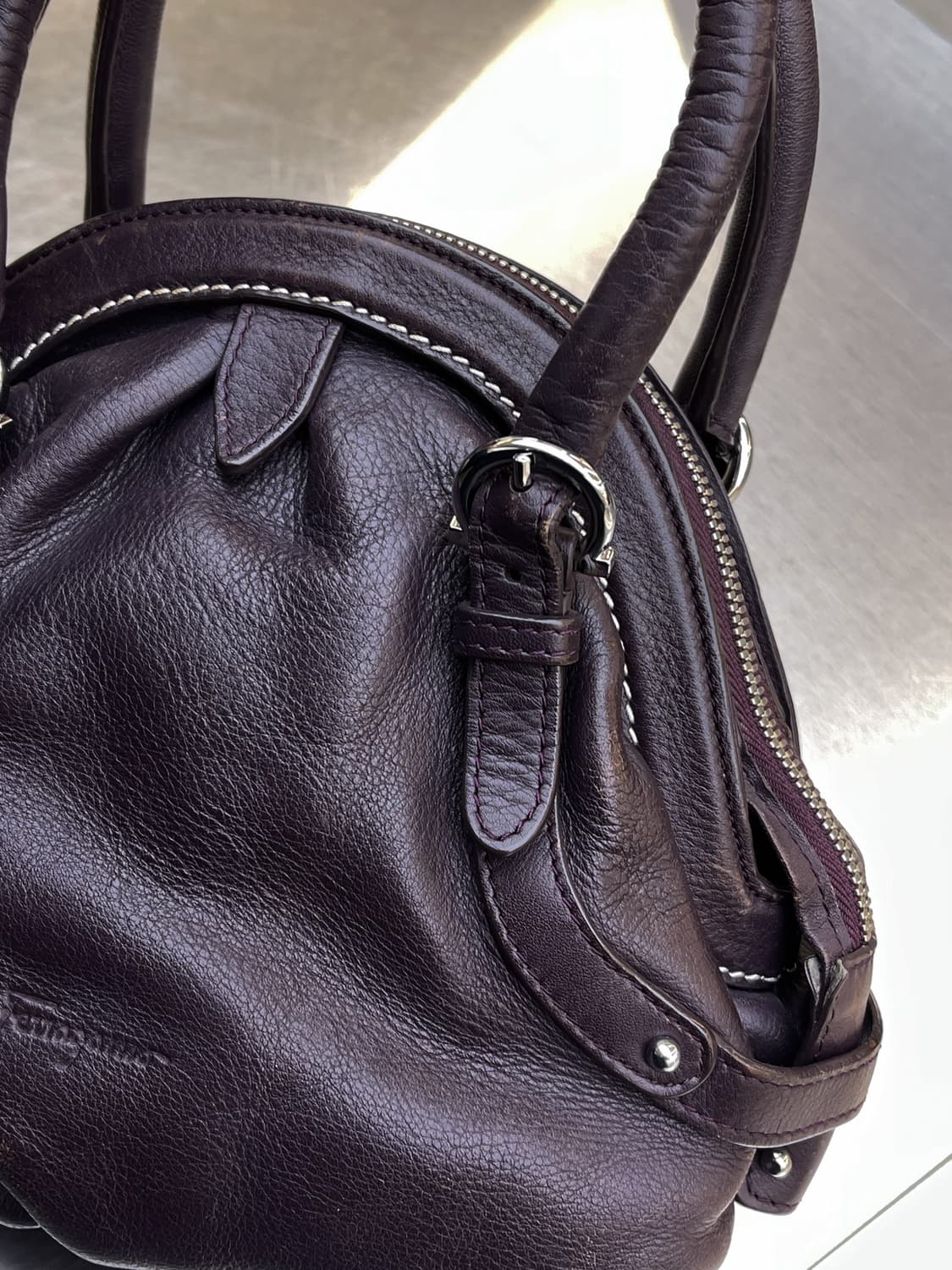 살바토레 페라가모 버건디 미니 볼 백 상품이미지5