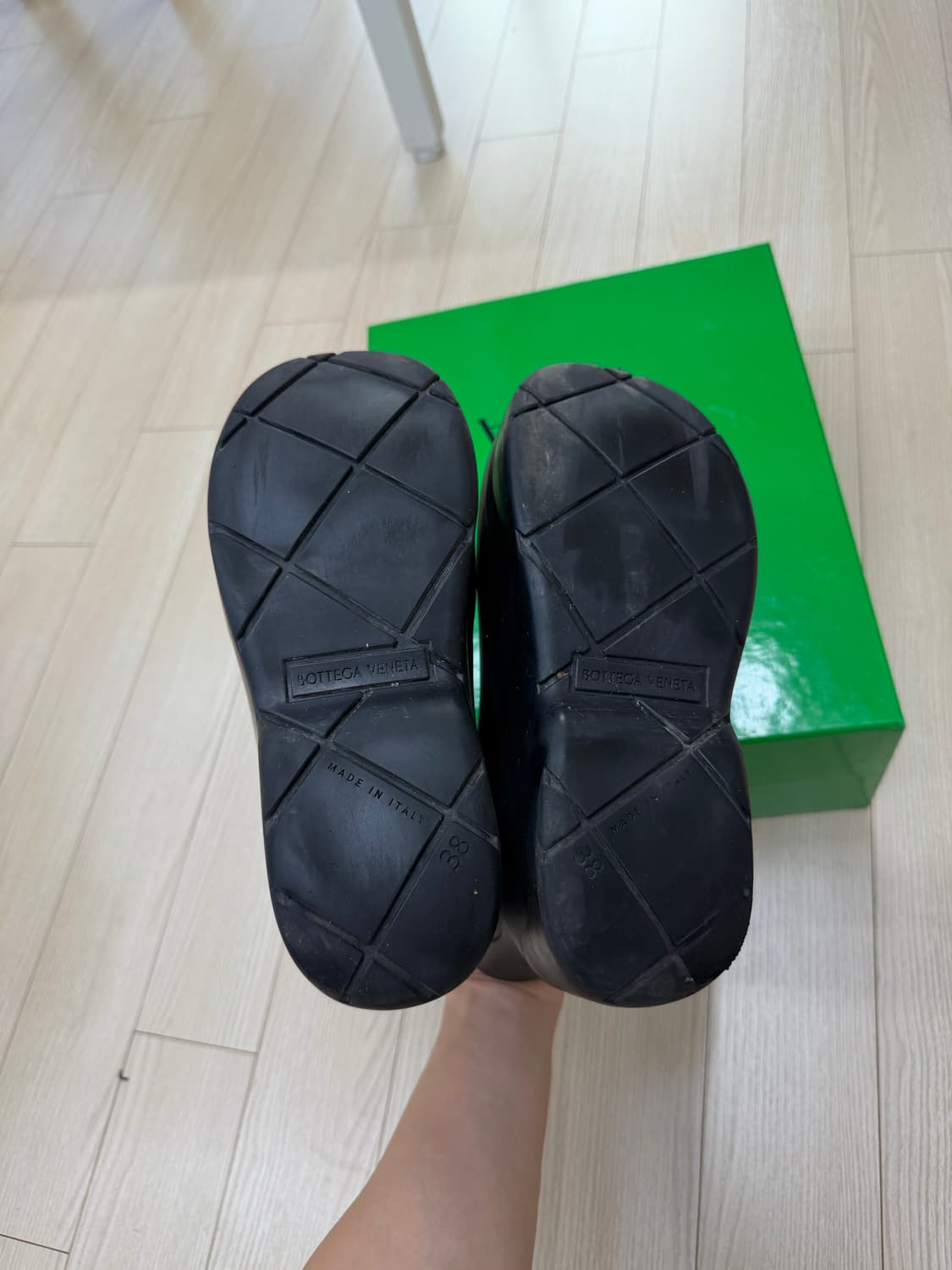 보테가 베네타 시어링 퍼들부츠 38사이즈 판매합니다 상품이미지3