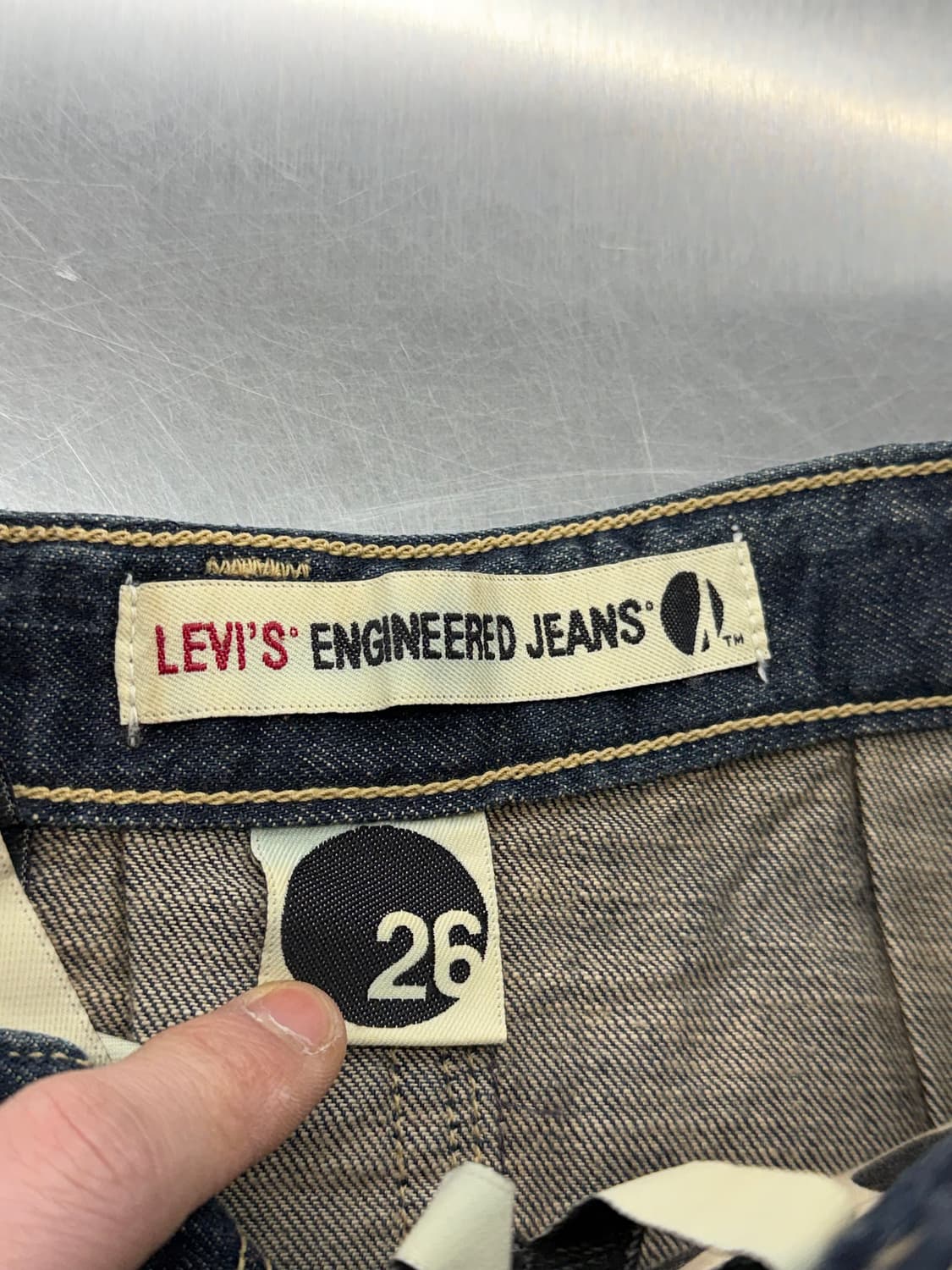 리바이스 엔지니어드 워싱 데님 미디 스커트 상품이미지6