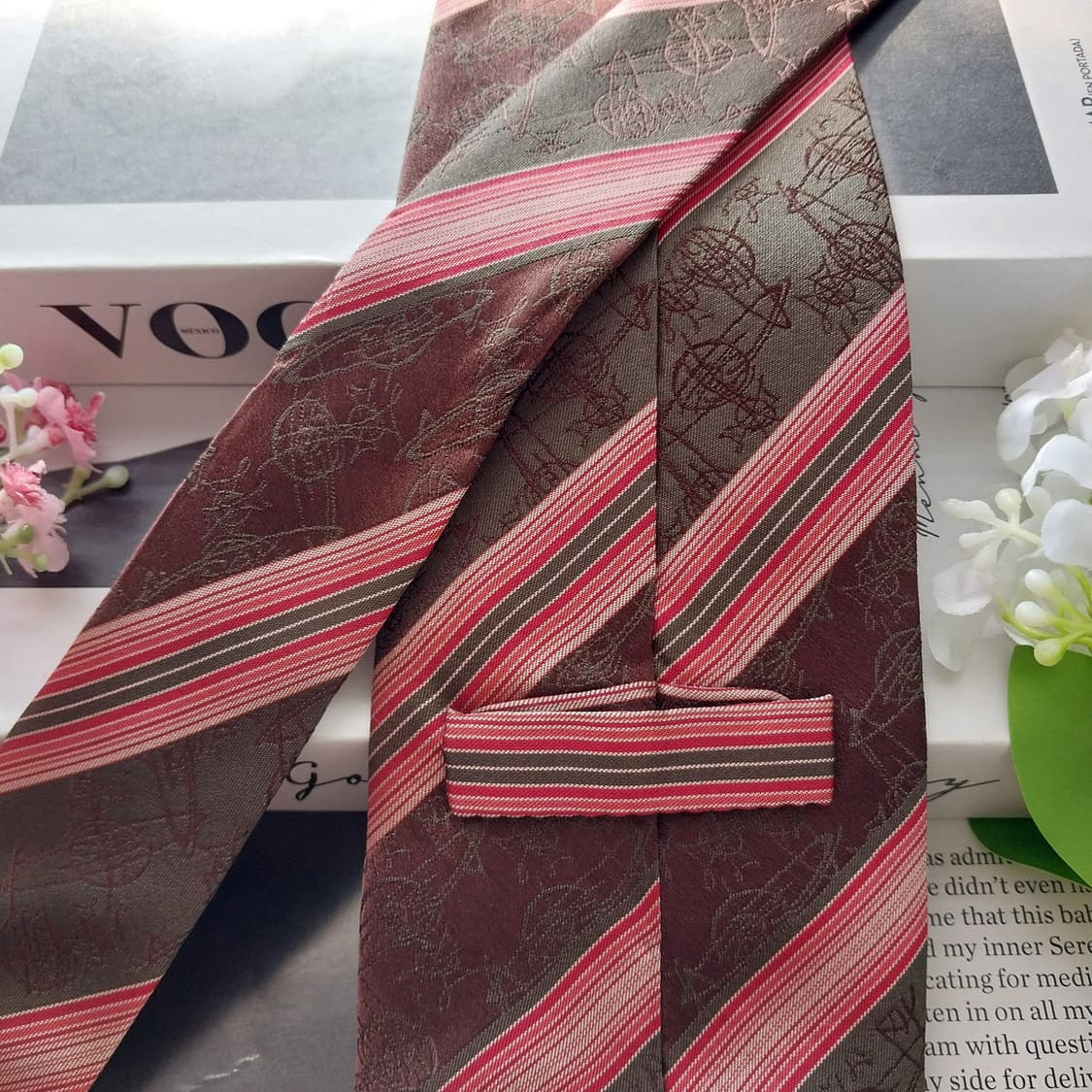 비비안웨스트우드 실크 자카드 로고 넥타이 8.9cm A+등급 K1863
 상품이미지5