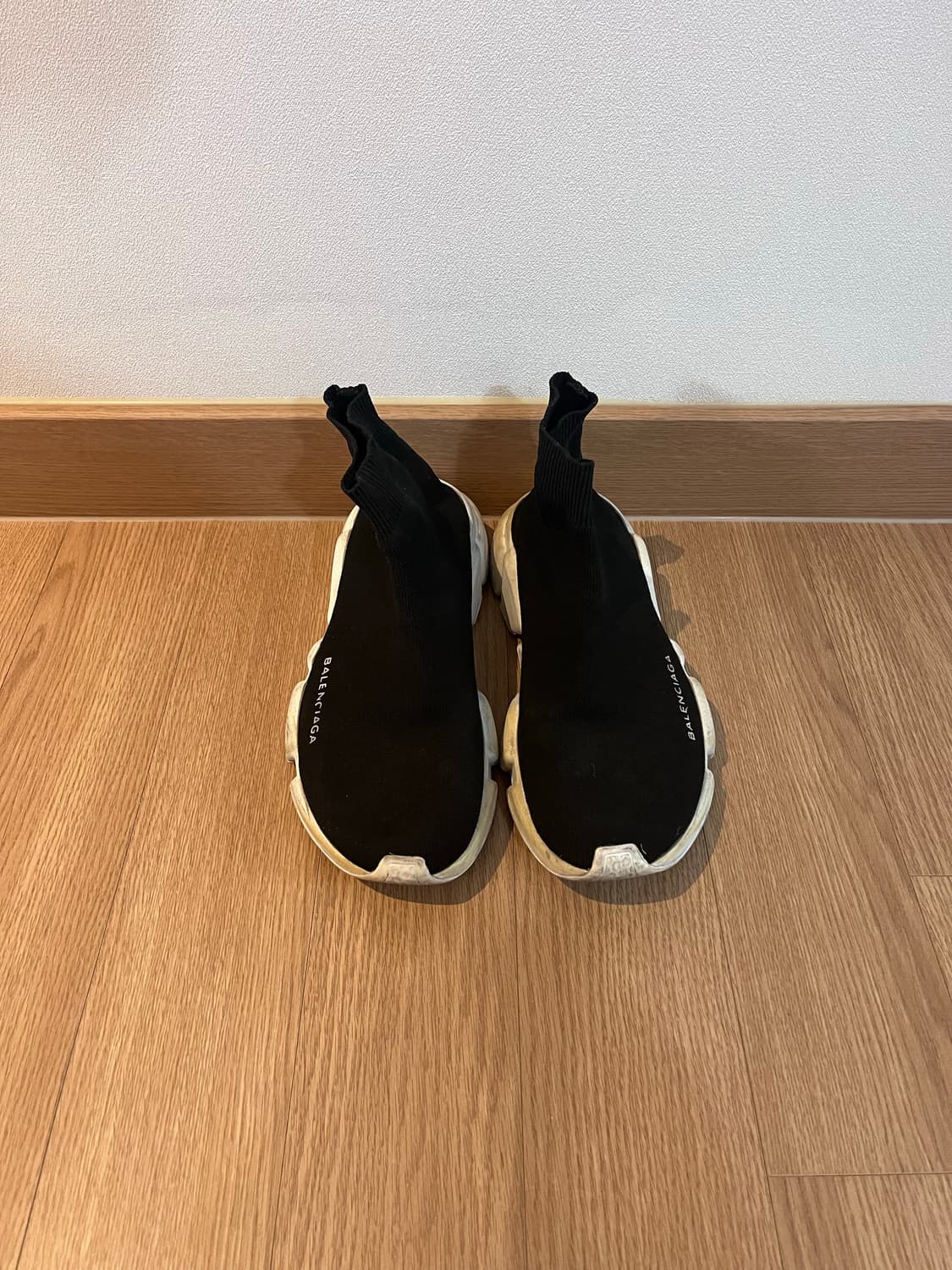 발렌시아가 스피드러너 E39 OG 상품이미지1