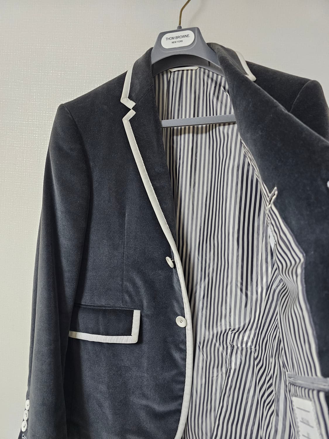 톰브라운 스웨이드 벨벳 타이핑 쟈켓(1/100/정품) 상품이미지3