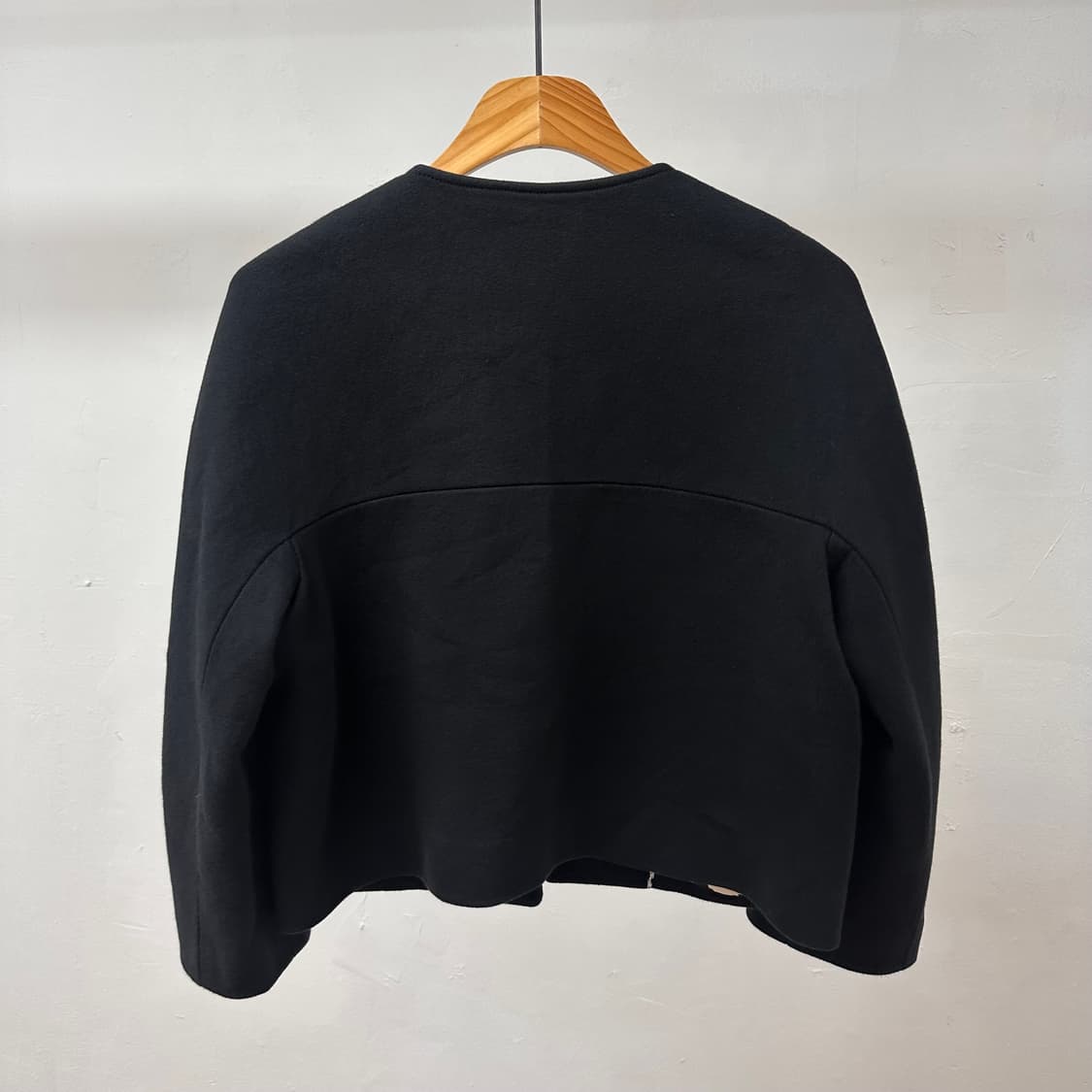 럭키슈에뜨 블랙 라운드 금장 단추 자켓 J41 상품이미지6