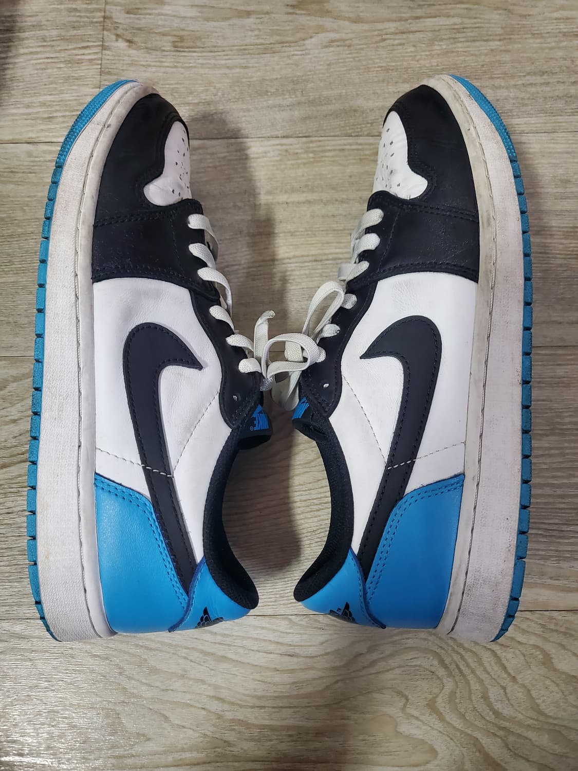 [280] 나이키 조던 1 레트로 로우 OG 블랙 앤 다크 파우더 블루 상품이미지4