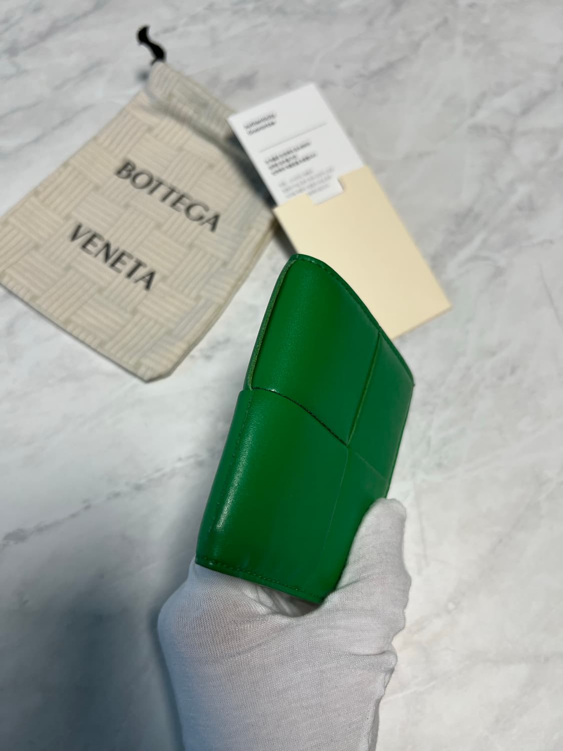 보테가베네타 슬림 폴더형 지갑 패러킷 상품이미지7