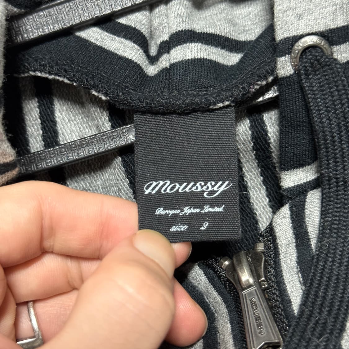 Moussy 마우지 스트라이프 백 프린팅 집업 후디 상품이미지6