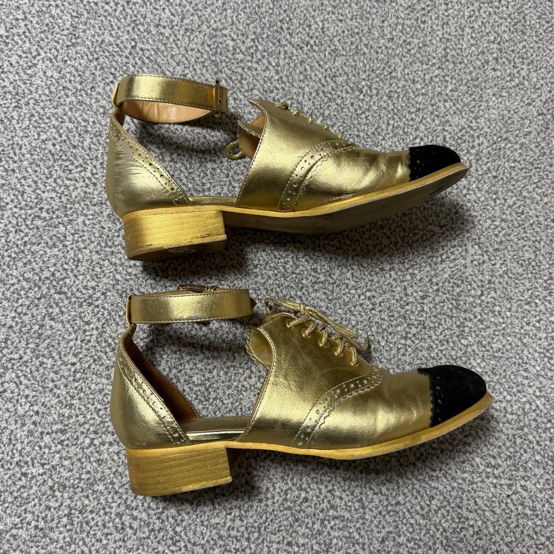 [정가 150만원] 샤넬 골드 스트랩 구두 37 235-240 상품이미지9