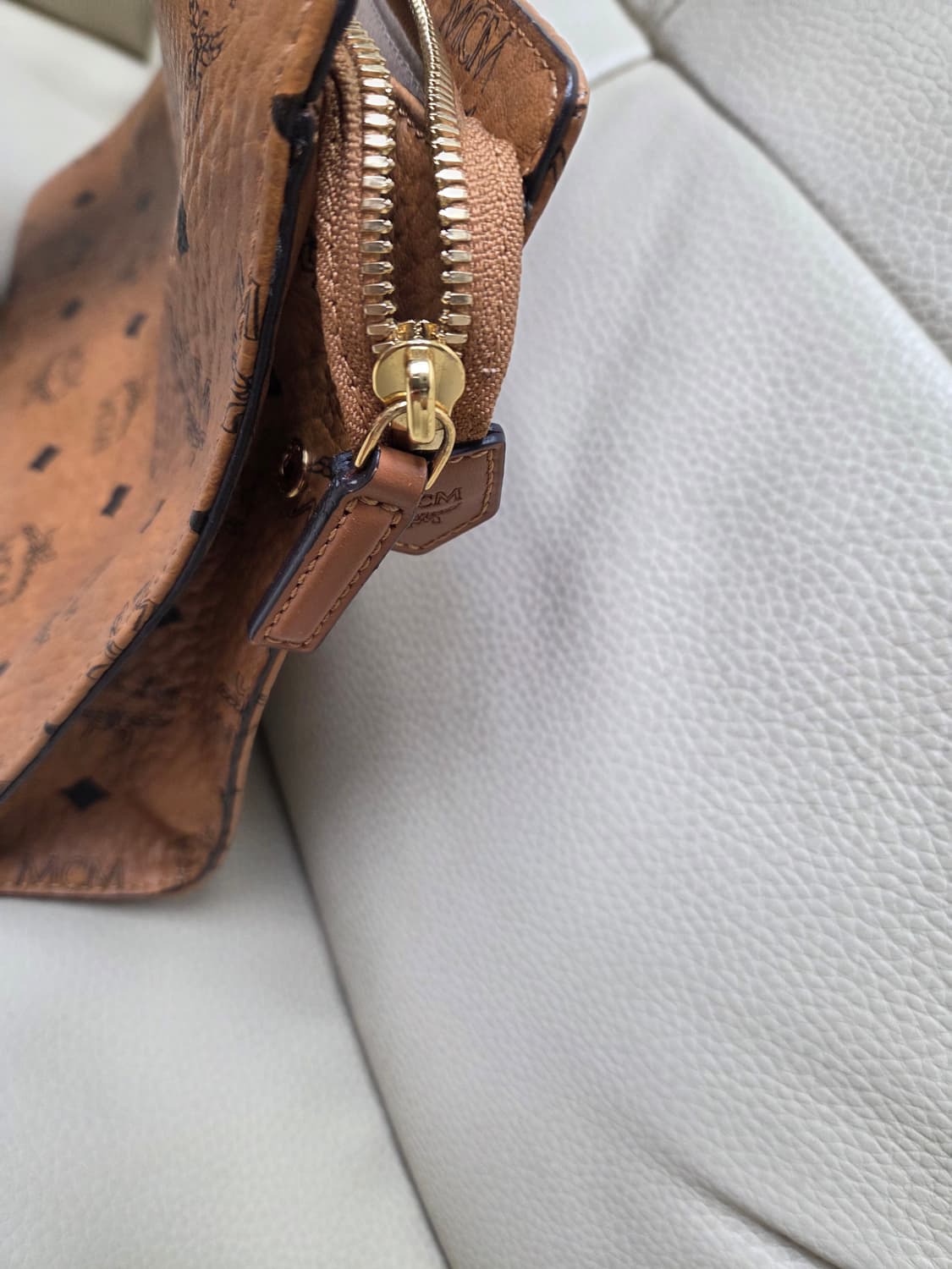 MCM 비세토스 클러치백 브라운 상품이미지2