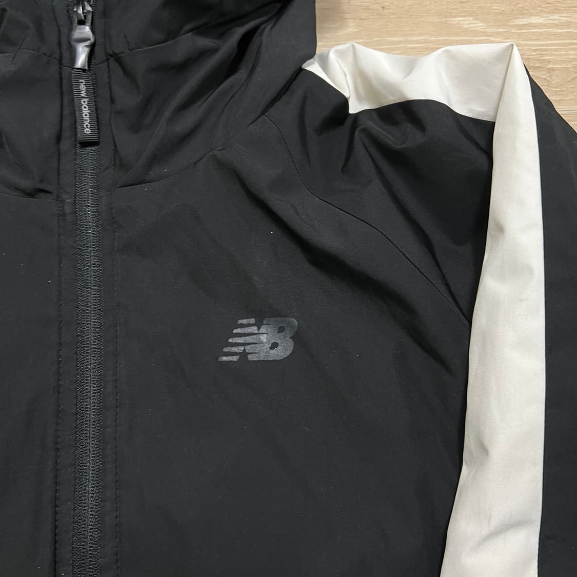 뉴발란스 사이드라인 다운 후드 롱패딩 점퍼 [블랙] S/90 상품이미지4