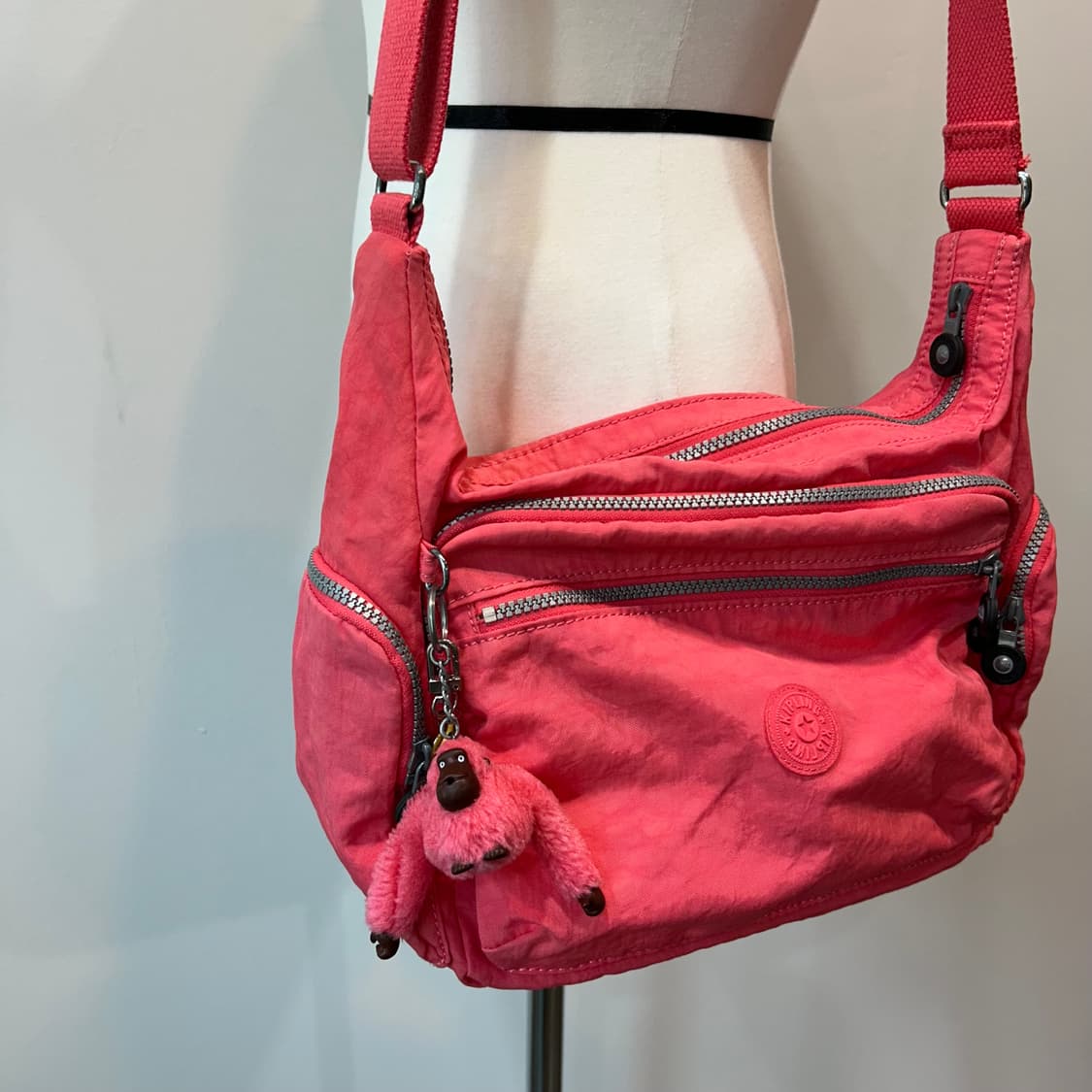 키플링 핑크 크로스백 상품이미지3