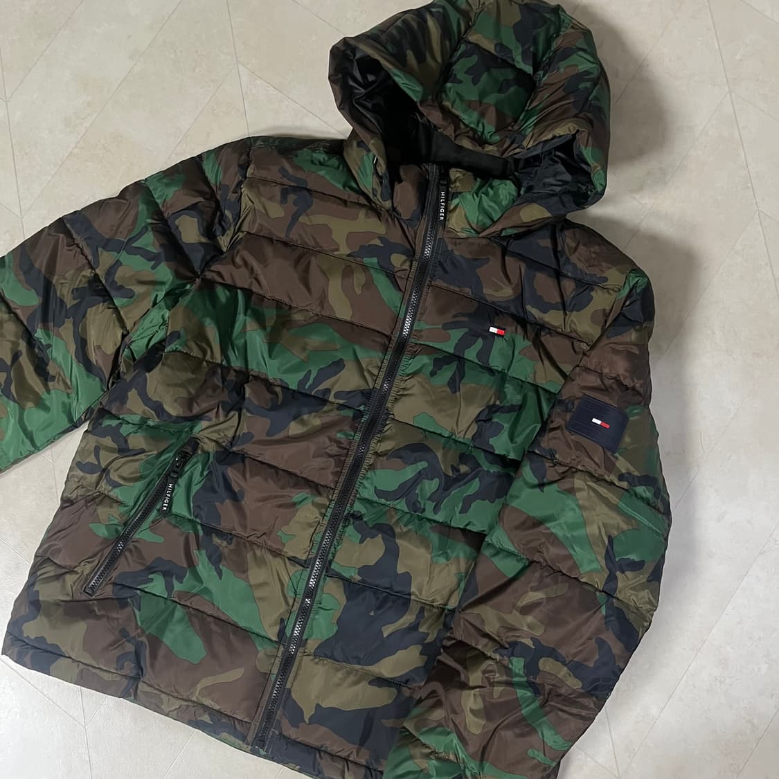 새상품(XL)타미힐피거 자수로고 후드 패딩 카모 상품이미지6