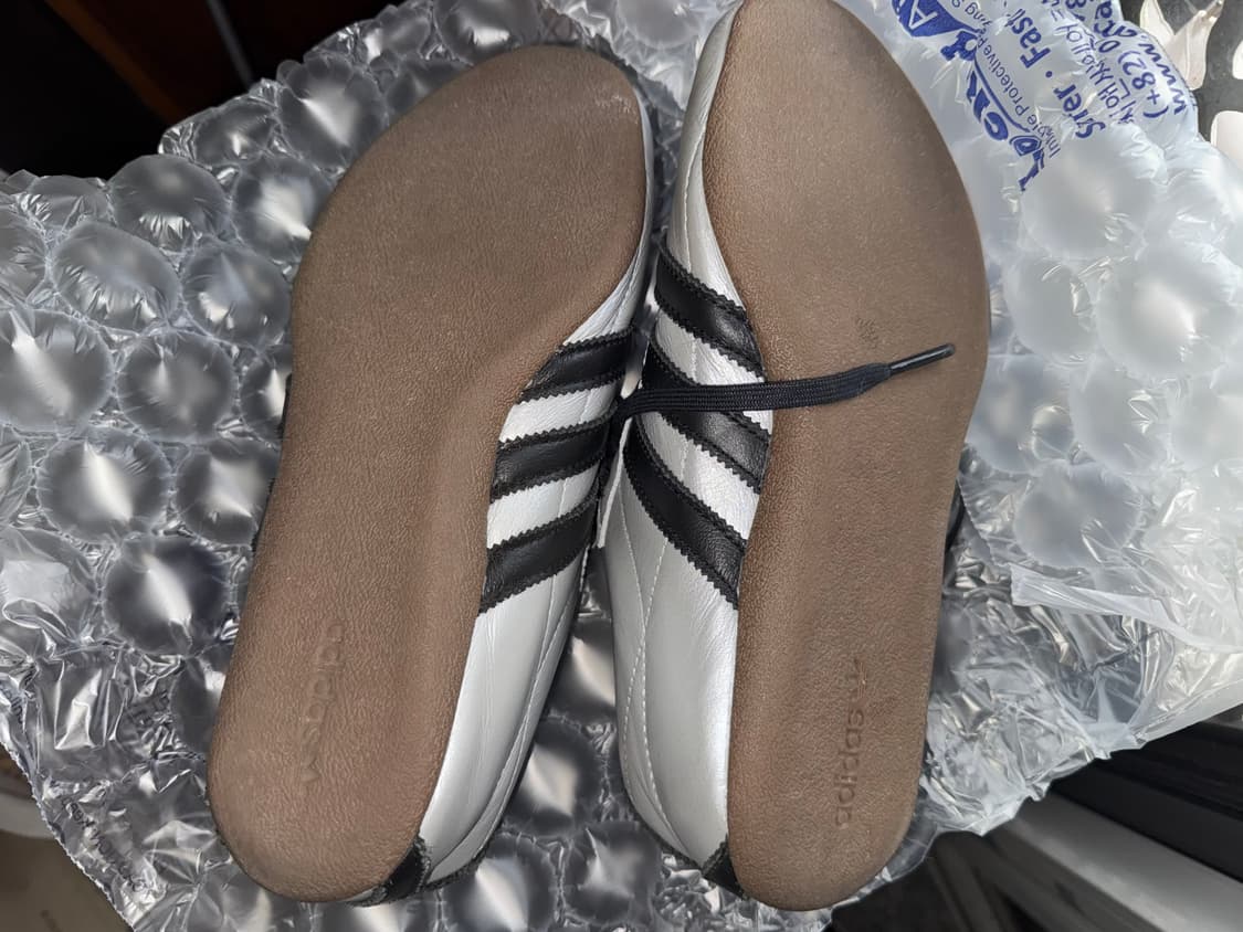 아디다스 도쿄 실버 메탈릭 코어 블랙 235 판매합니다 상품이미지2