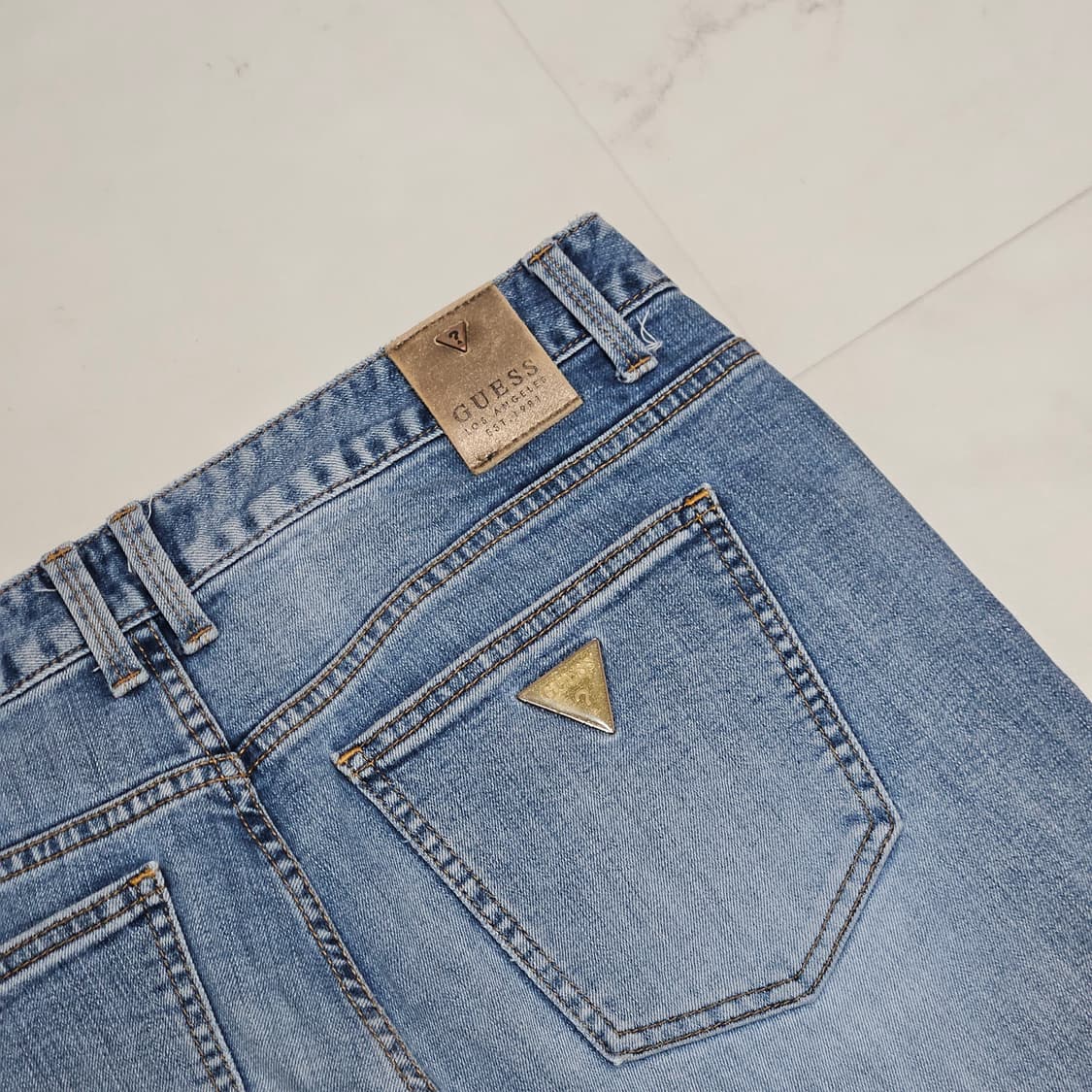 32 게스 금장 연청 디스진 데님팬츠 상품이미지4