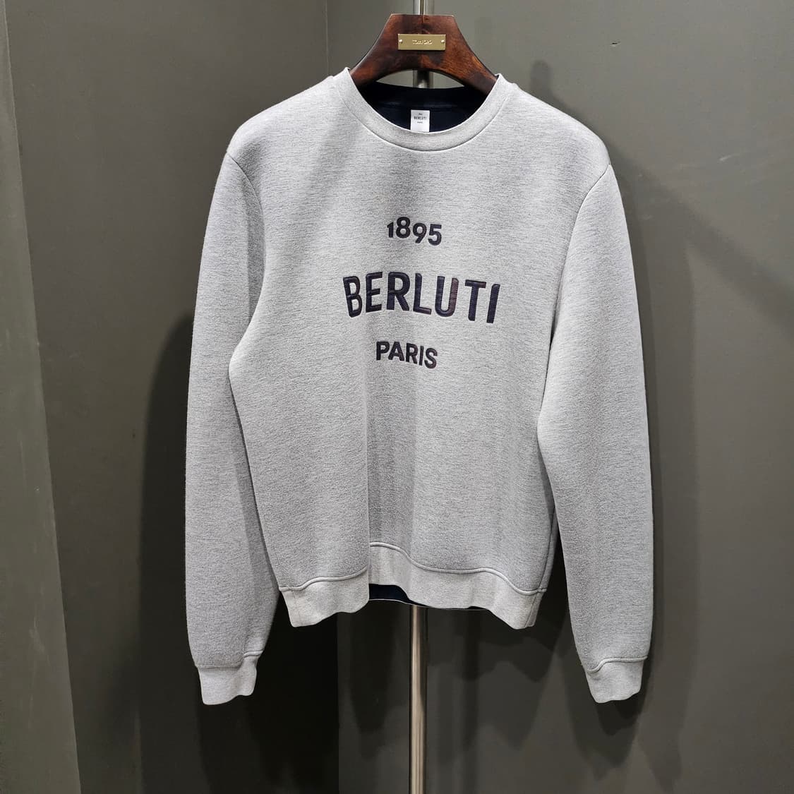 벨루티 1895 레더 패치로고 신상 맨투맨 상품이미지2