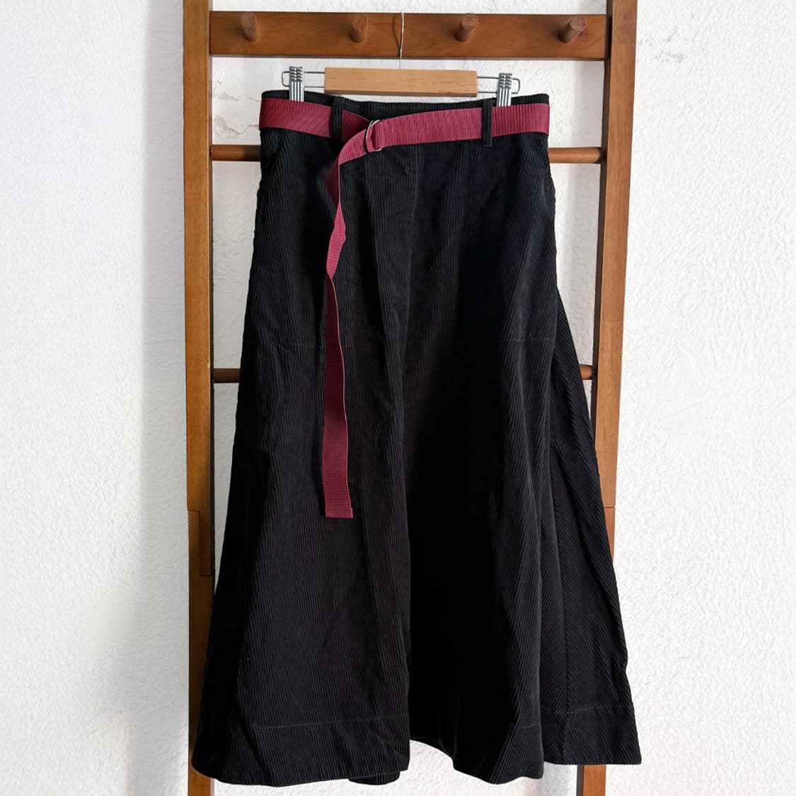 [NIKO AND …] 코듀로이 롱스커트 (BLACK) 상품이미지1